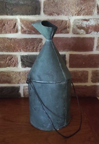 ancien BROC BIDON à huile  zinc galva  avec bouchon et bec verseur (artisanal?) - Imagen 3 de 20