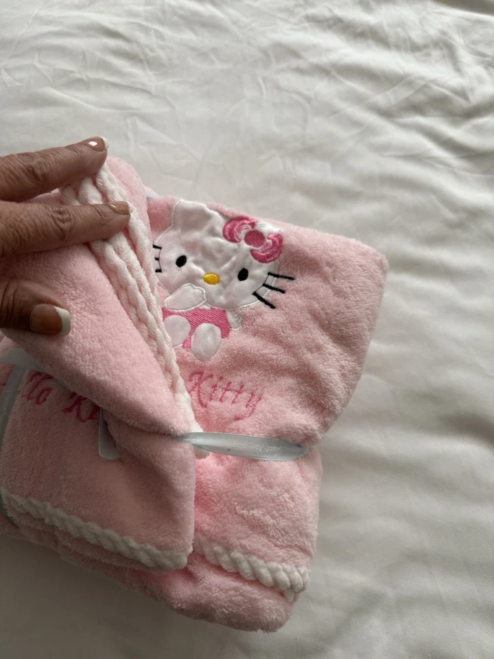 Manta para bebé niña Hello Kitty una grande y otra pequeña rosa nueva en su paquete Foto 3 de 4