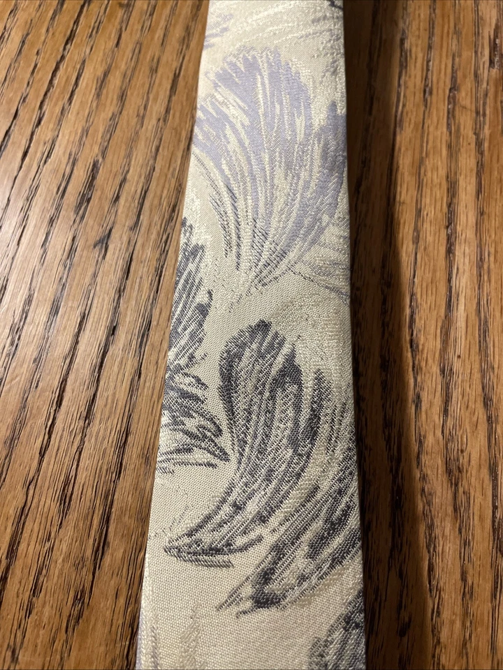 Corbata ajustada de seda Paco Rabanne Paris de colección usada en excelente estado plumas abstractas Foto 3 de 4