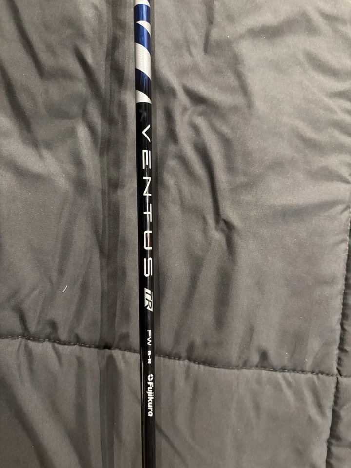 Taylormade Sim’s 2 Titanio 5 Madera 19* Derecha Ventus 6r Eje Regular con Cubierta de Cabeza Foto 4 de 4