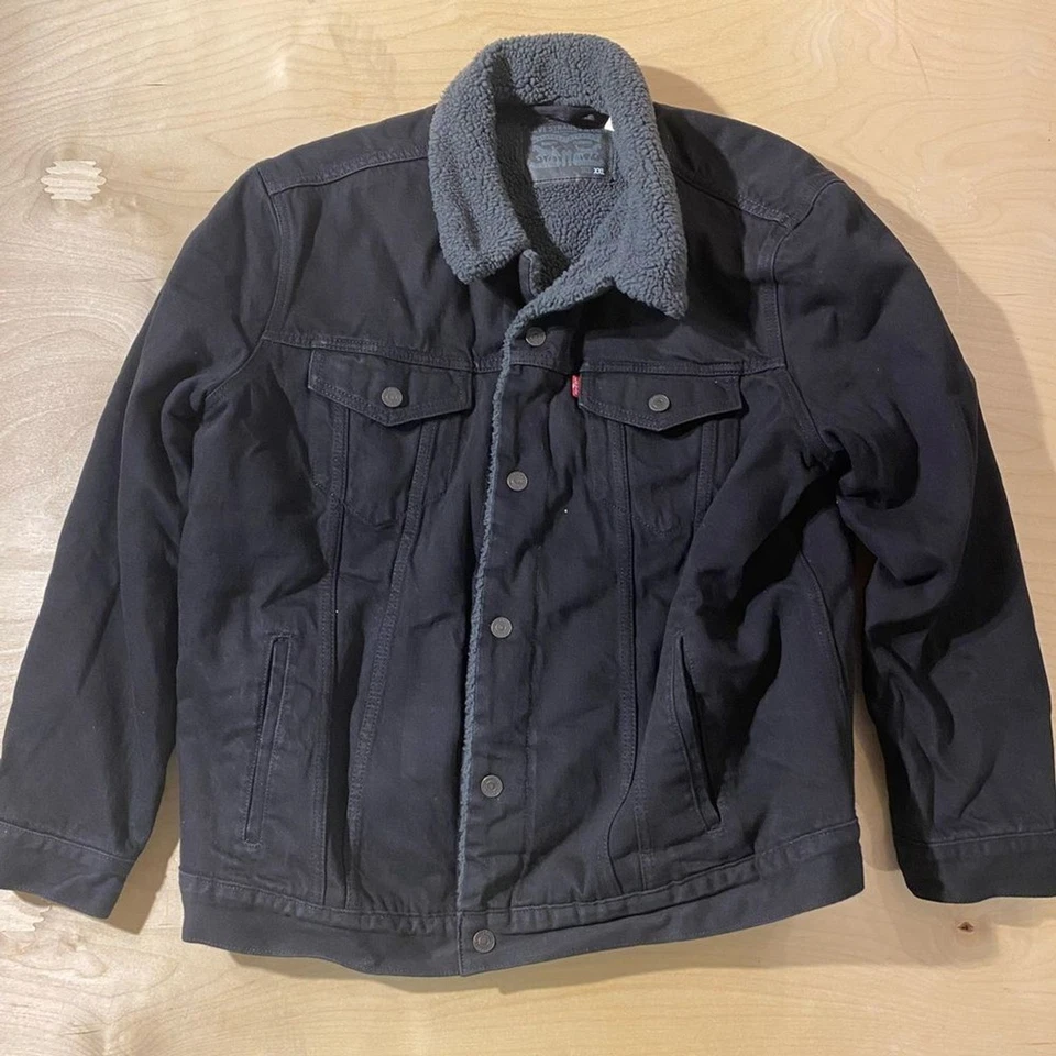 Chaqueta de mezclilla negra Levi's con forro Sherpa gris XXL (OT) Foto 2 de 4