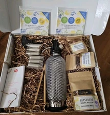 Portable Classic Soda Maker - 1 Quart Manual Sparkling Water Carbonation System