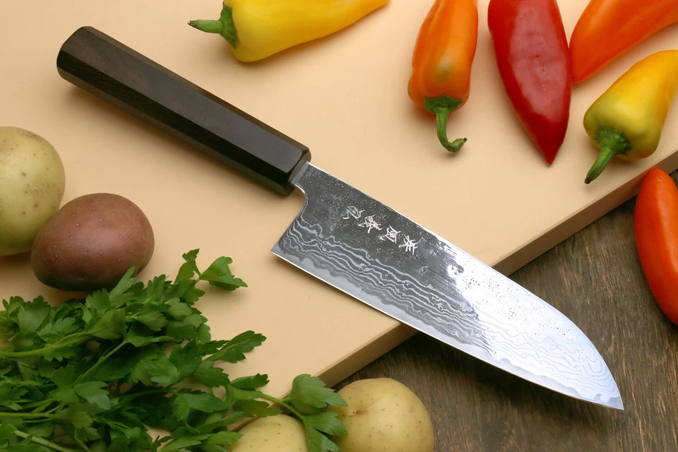 Cuchillo de Chef Yoshihiro 440C Acero Inoxidable 16 Capas Martillado Damasco Santoku Foto 2 de 2