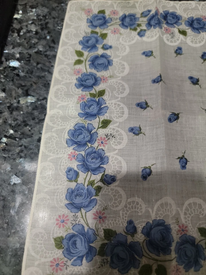 Vintage Set Of 2 Handkerchiefs For Ladies Roses With Lace Print Estate - Image 4 of 4