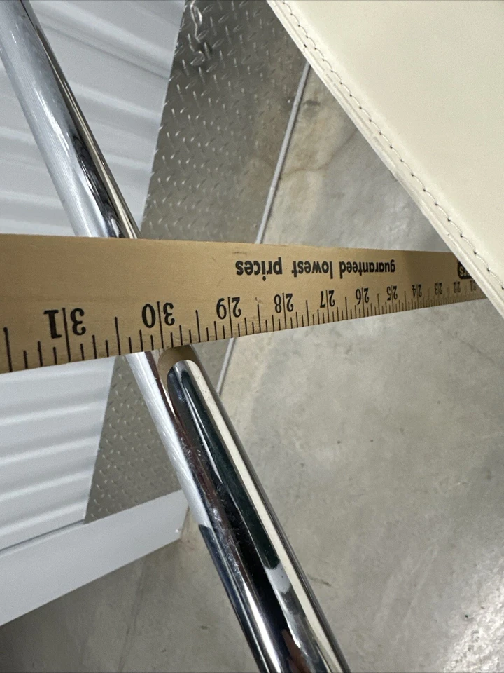 Silla de cuero beige tamaño completo estilo Wassily tal cual Foto 2 de 4