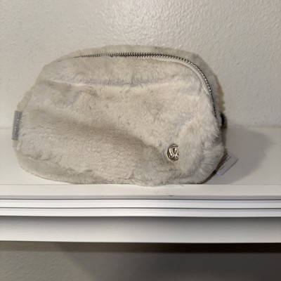 Lululemon Everywhere Belt Bag Plush Fleece 1L Bone / Silver new