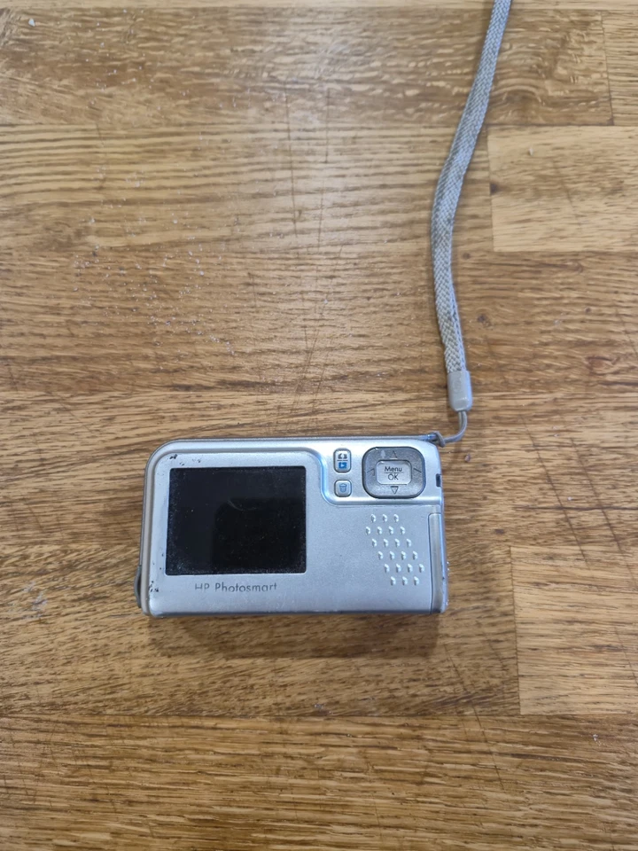 HP Photosmart E427 6.0MP HD Digital Camera Silver - Image 3 of 4