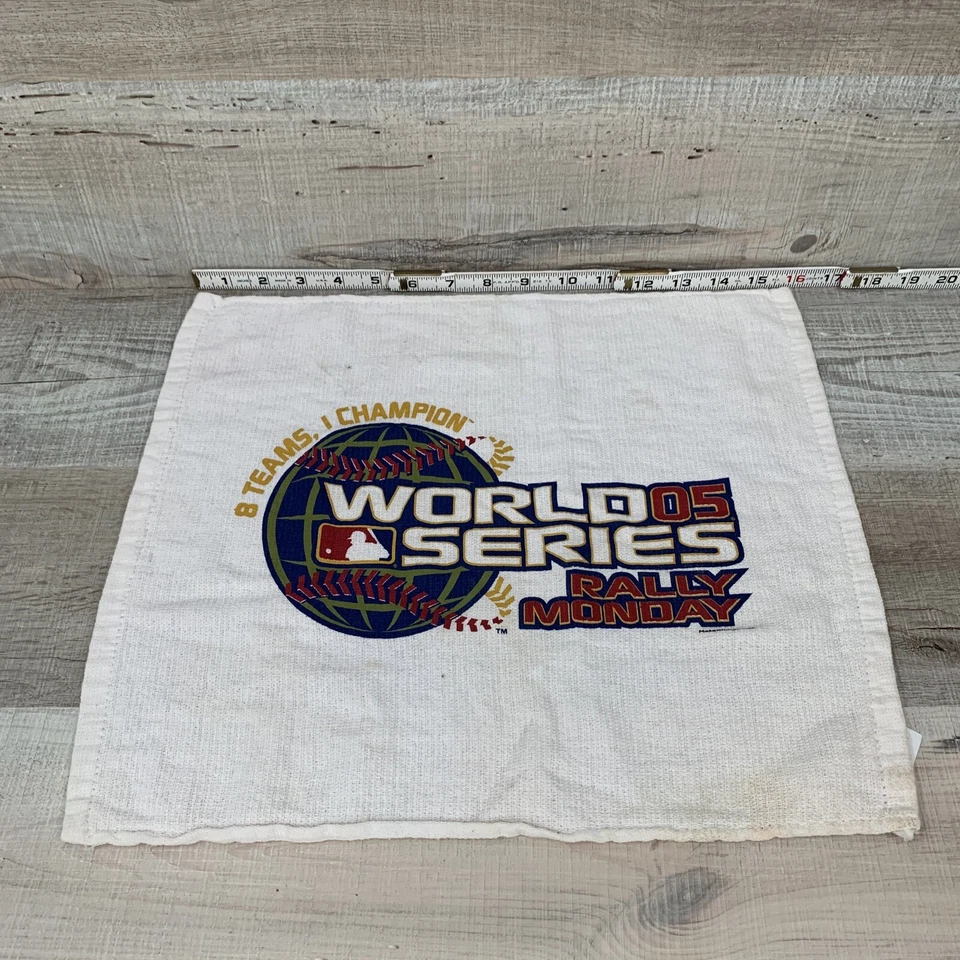 LOTE VINTAGE DE 2 TOALLAS DE RALLY DE LOS CARDENALES DE SAN LUIS 2005 ESTADIO Y RALLY LUNES Foto 2 de 4