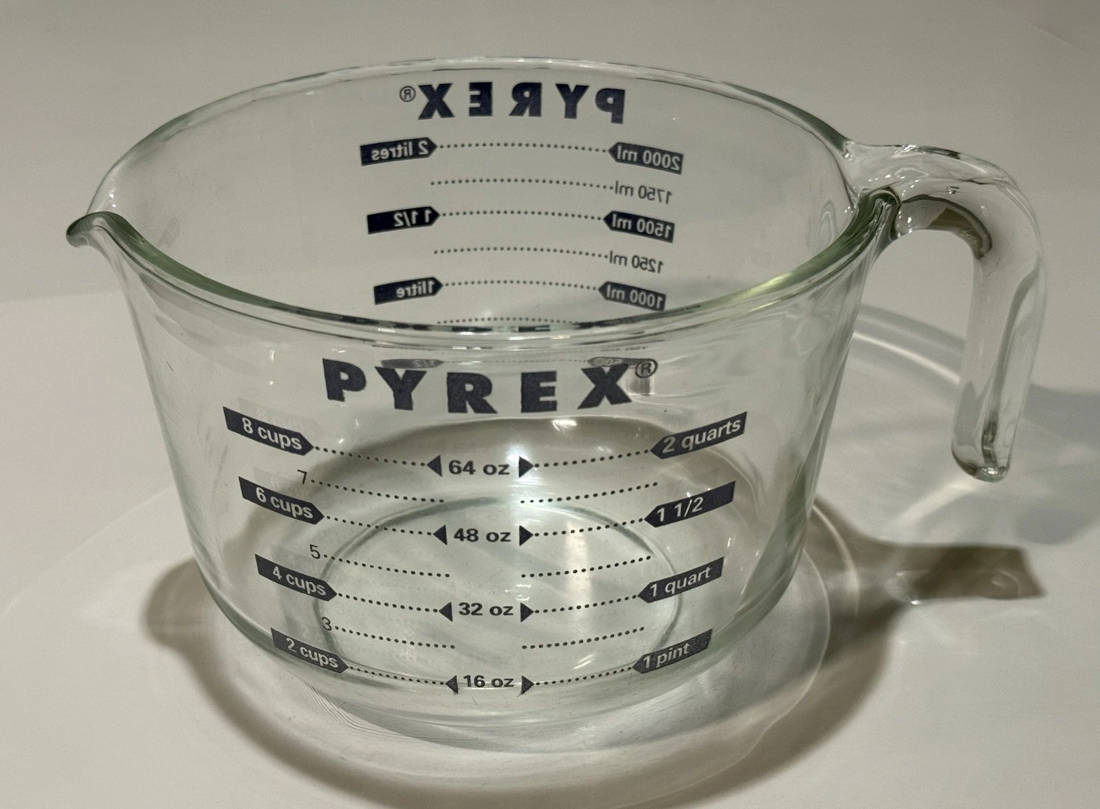 PYREX 8 Cups 64 Oz 2 Quarts Blue Lettering Measuring Cup 2000 ML 2 Litres