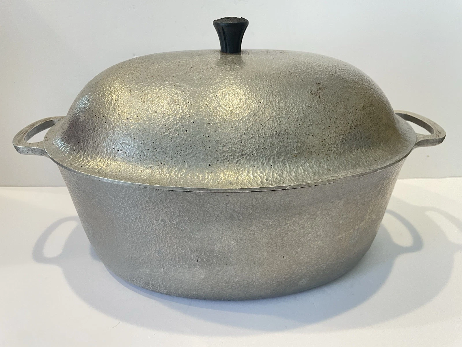 Vintage Club Hammered Aluminum Deep Oval 13 Inch Large Roaster Dutch Oven w/Lid