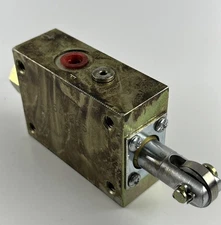 JLG 4641265 3 Way Cam Operated P.A. Valve OEM Open Box thumbnail 5