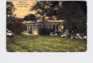 ANTIQUE-POSTCARD-NEBRASKA-OMAHA-PAVILION-RIVERVIEW-PARK-PEOPLE-ON-GRASS