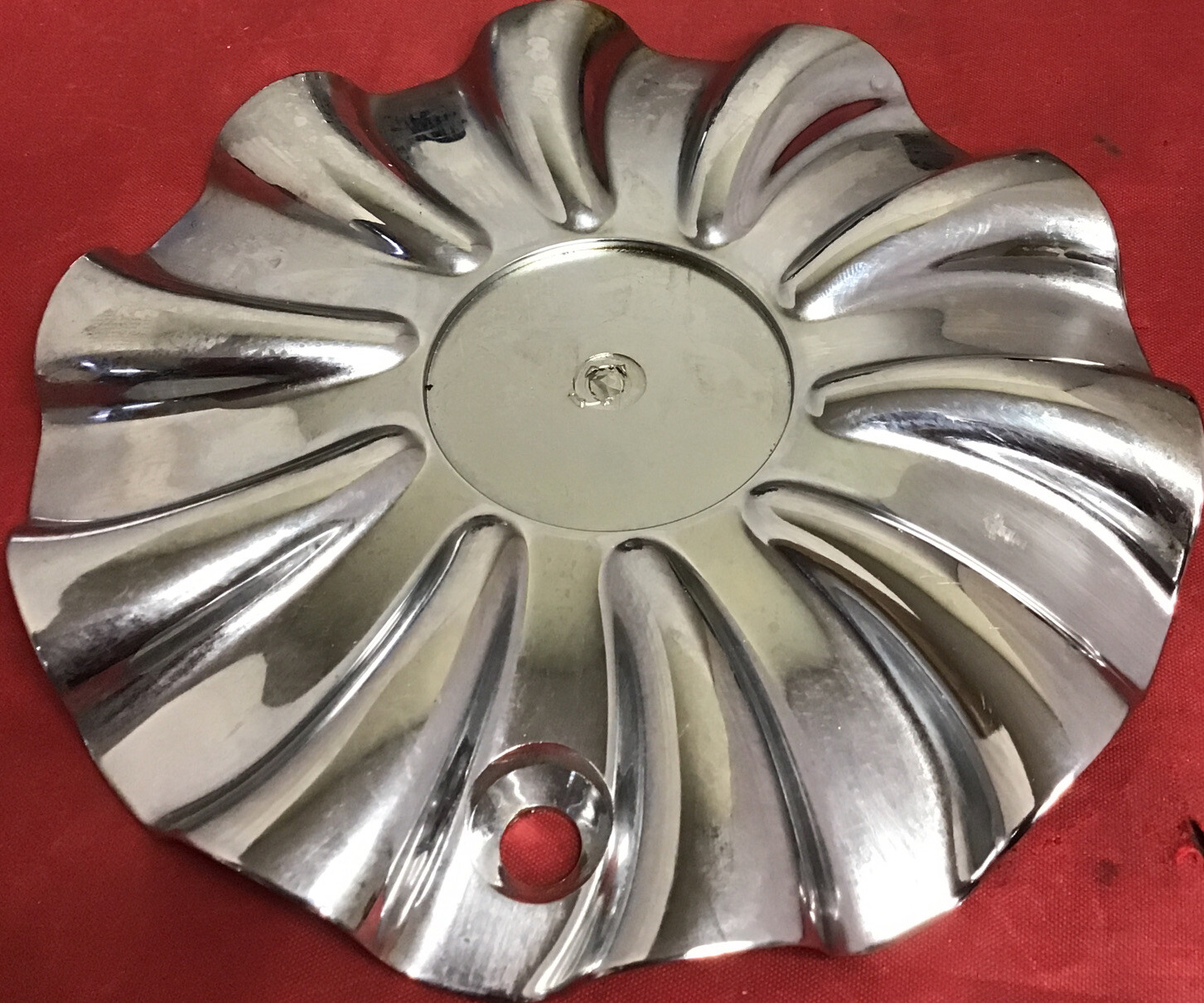 ONE USED Custom Wheels Chrome Center Cap CAP-171770 12379-image