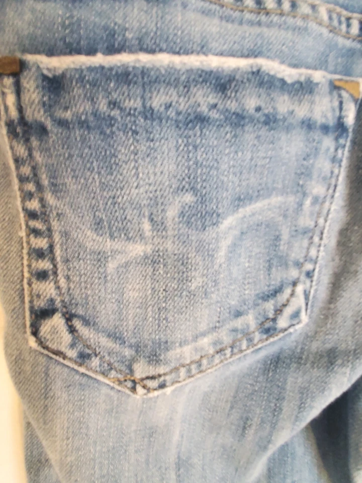 Denim suave lavado ligero envejecido tiro ultra bajo corte bota Gold Sign talla 27 Foto 2 de 4