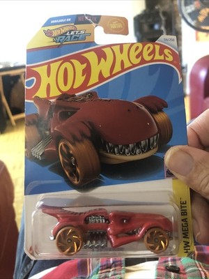 2024 Hot Wheels T-Rextroyer 5/5 HW Mega Bite 114/250 NEW Netflix Let s Race