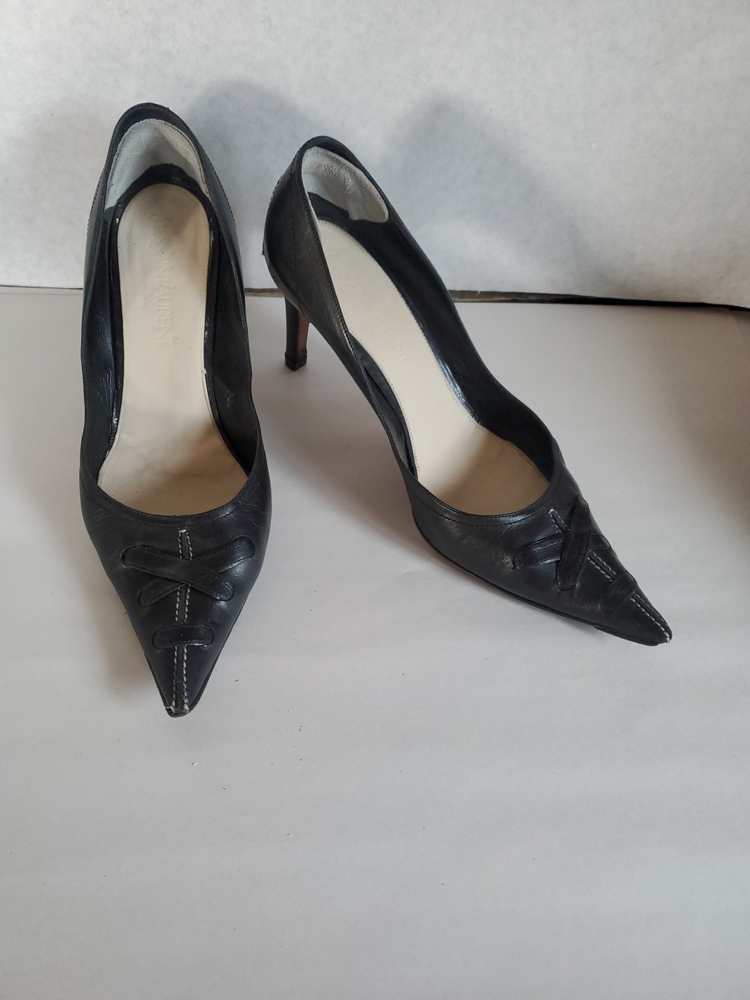 Yves Saint Laurent YSL taglia 39 5 pelle nera punto contrasto Y2K tacchi a punta