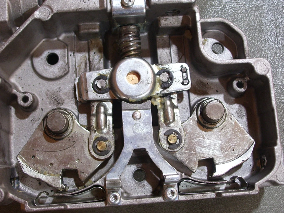 Оригинальный блок двигателя стояночного аварийного тормоза 2002 BMW 745i в сборе - Изображение 2 из 4