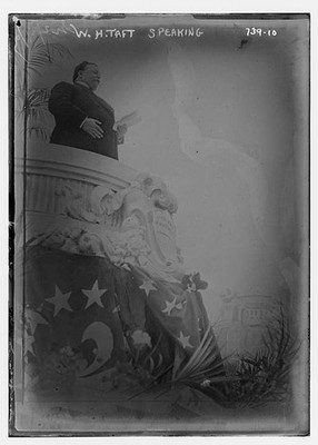 Photo:W.H. Taft, speaking from dais