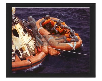 APOLLO 11 CREW RAFT RECOVERY PACIFIC OCEAN JULY 1969 8X10 FRAMED PHOTO