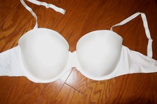 34DD    VICTORIA'S SECRET SEAMLESS VINTAGE    BRA PUSH UP STRAPLESS    WHITE WIRE