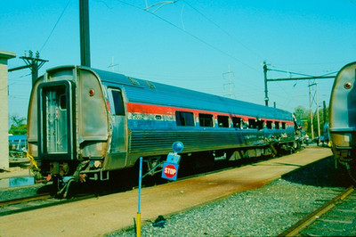 ORIGINAL KODACHROME SLIDE AMTRAK WRECKED COACH #25033 WILMINGTON, DE 19.10.91