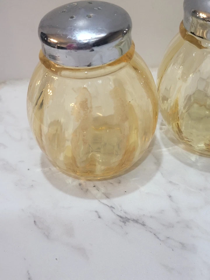 Пара винтажных желтых ребристых оптических солонок и перечниц Fenton из художественного стекла - Изображение 4 из 4