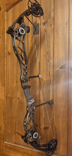 Bowtech Reckoning Gen 2 36 RH 70# 3D Target Metallic Bow Tuned GAS Strings