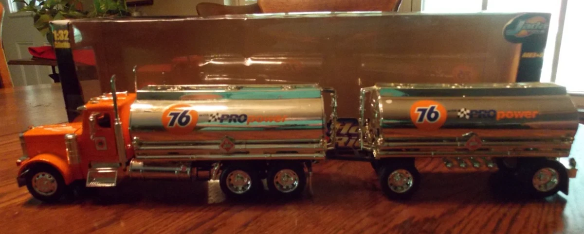 Jada Toys Peterbilt 1:32 Scale Diecast Cars, Trucks & Vans for