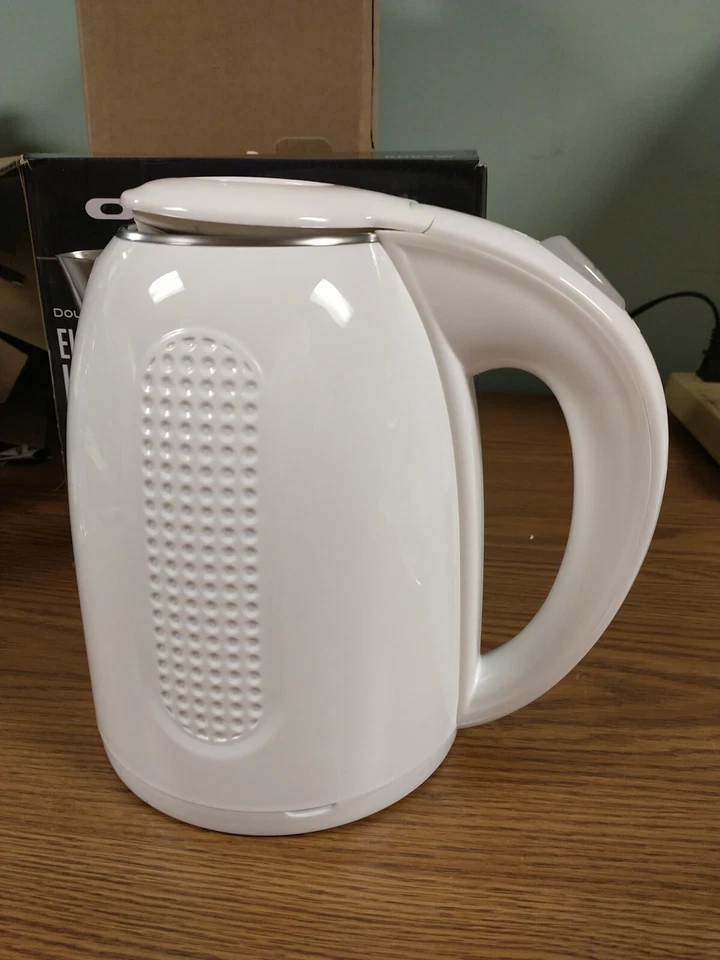 Hervidor de agua eléctrico Ovente 1,7 litros acero inoxidable blanco KD64W Foto 2 de 4