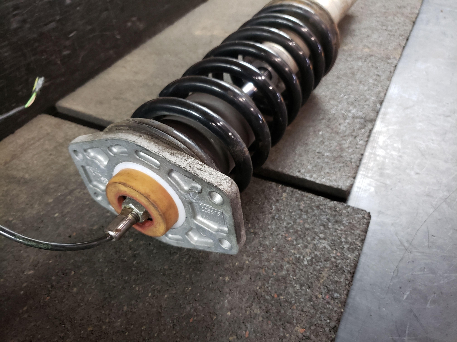 07 MASERATI QUATTROPORT RWD PAIR OF REAR SHOCK STRUT ABSORBERS 66K MILES