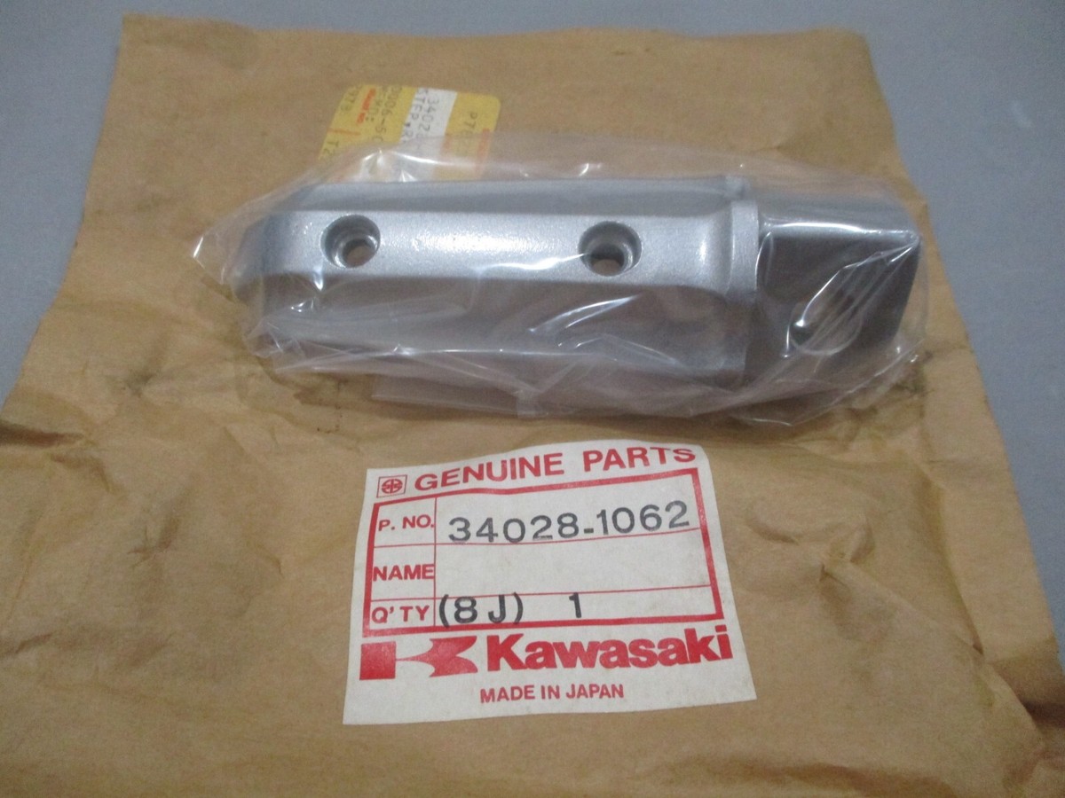 nocopuuunさま専用 NOS Kawasaki OEM RH Rear Step 83-84 ZX1100 84-85 ZX550 83-85
