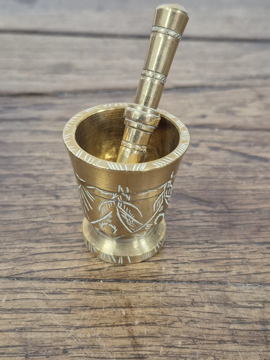 Mortier et pilon || laiton massif vintage || Lion Faces / Art