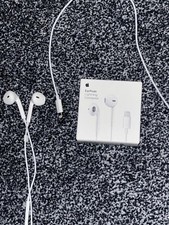 Apple Genuine EarPods In-Ear Headphones Lightning Connector White With Micophone