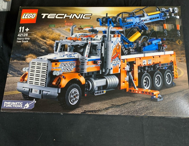 LEGO TECHNIC: Heavy-duty Tow Truck 42128 New  and sealed