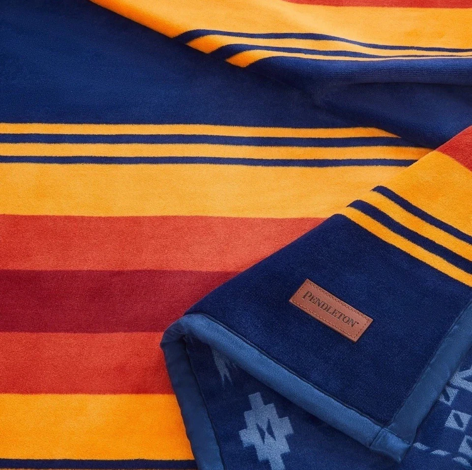 NEW Pendleton Reversible Soft Plush Throw Blanket Polyester 50" x 70" - Image 4 of 4