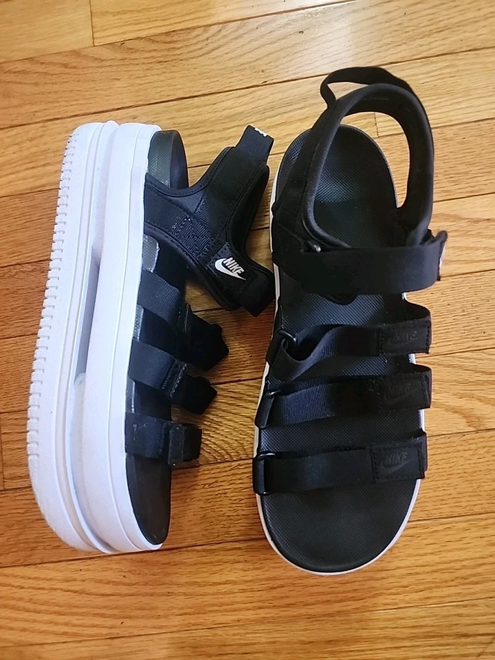 Sandalias de cuña Nike Icon clásicas para mujer negras con plataforma talla 10 usadas en excelente estado  Foto 2 de 4