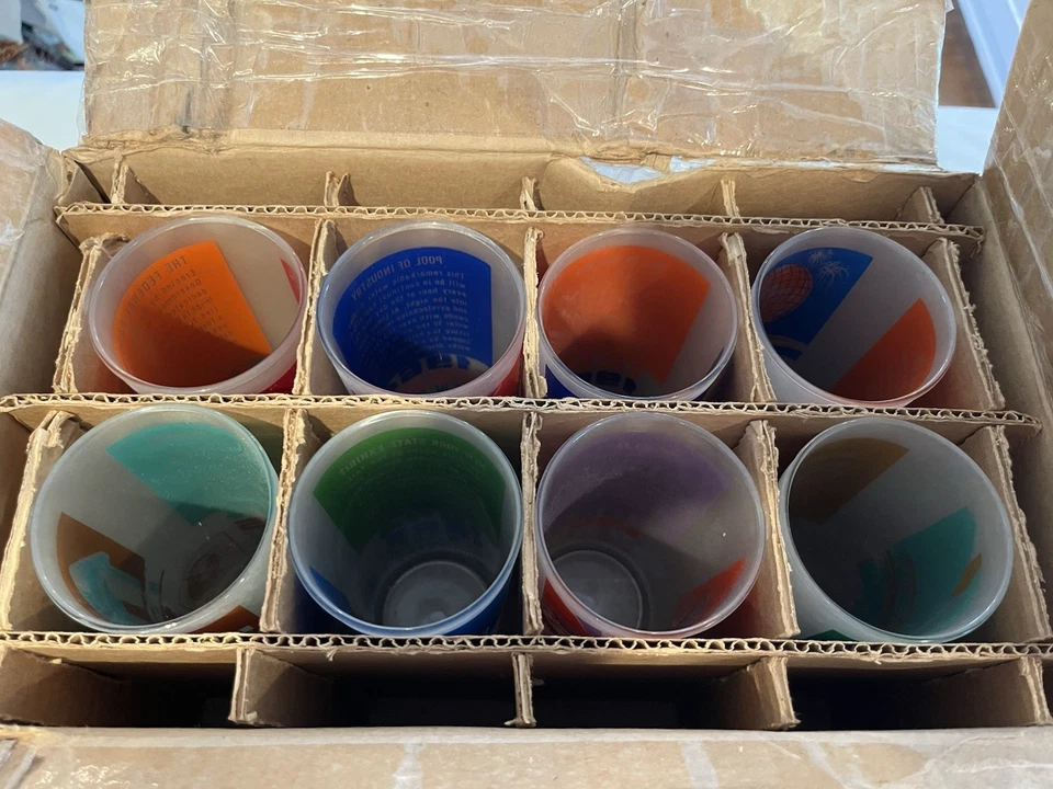 REDUCED! MINT!   COLLECTIBLE 1964-65 NEW YORK WORLD'S FAIR Box 8 Frosted Glasses - Image 2 of 4