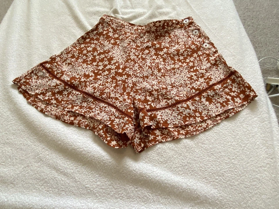 Women’s Miss Selfridge Brown Floral Shorts Size 8 in excellent condition - Image 2 of 4
