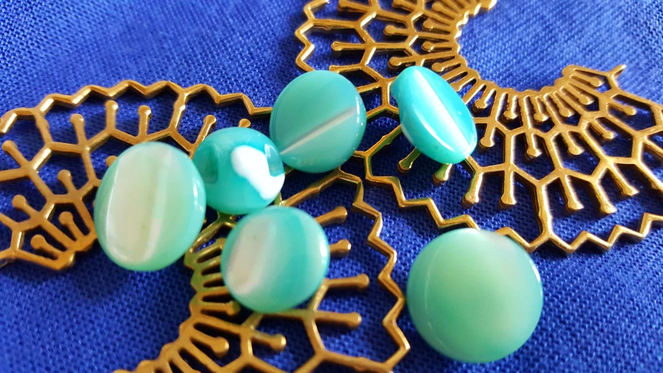 Buttons Real Trocas Mother of Pearl Natural Eyelet Various Colours & Sizes - Image 2 of 4