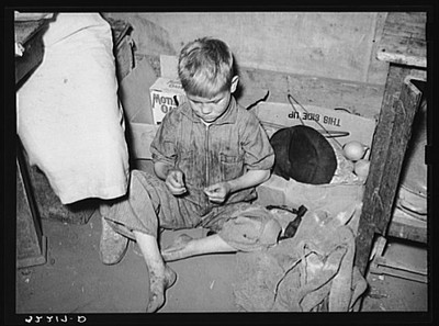 Photo:Son of white migrant worker in tent home near Harlingen, Texas