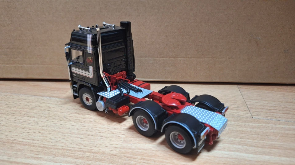 Volvo F12 3achs Zugmaschine "Royal Edition - NO" 1:50 WSI - Bild 2 von 4