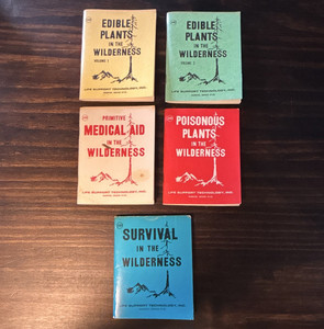 Wilderness Pocket n' Pak Library 5 Booklets: Edible/Poisonous Plants, Survival