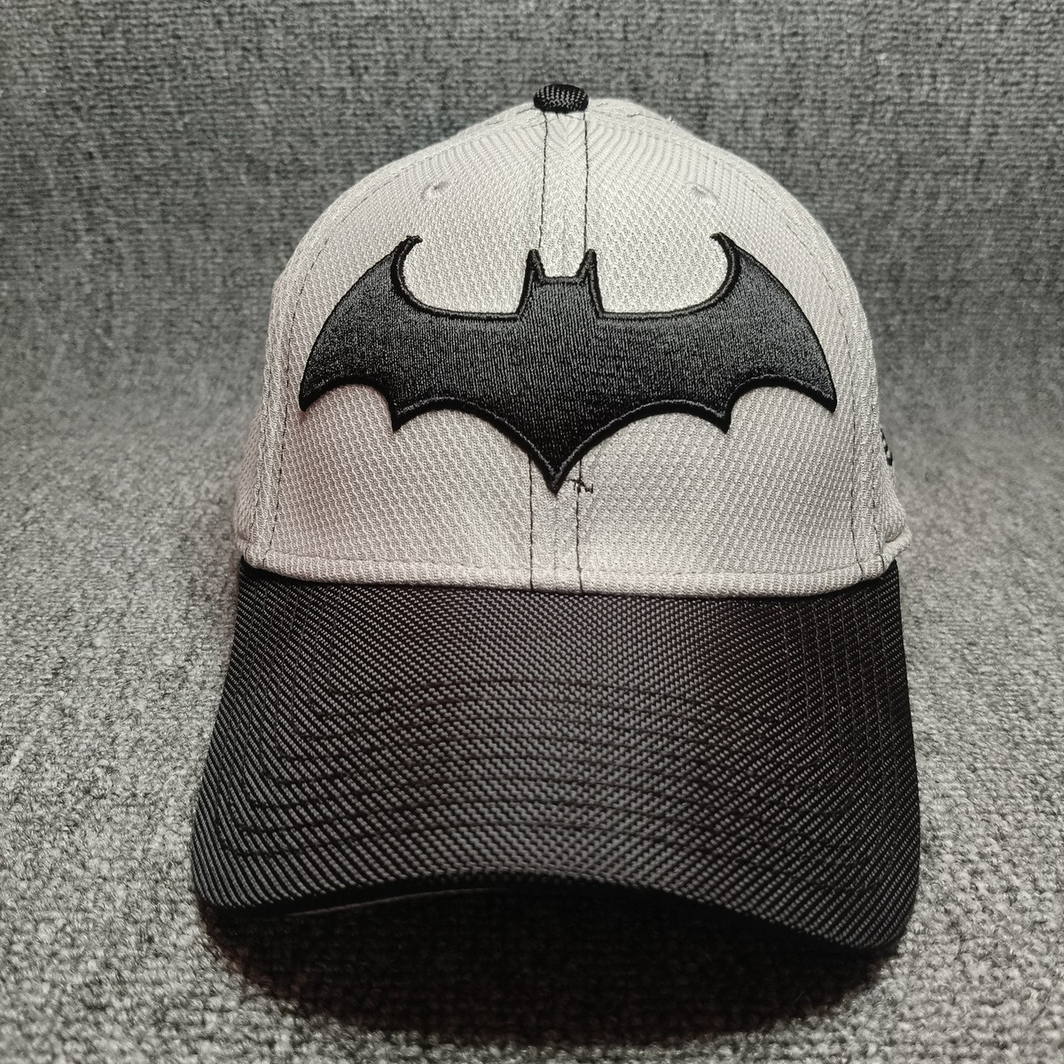 New Era 39THIRTY Batman Hat Grey Black Stretch Fit Cap DC Comics