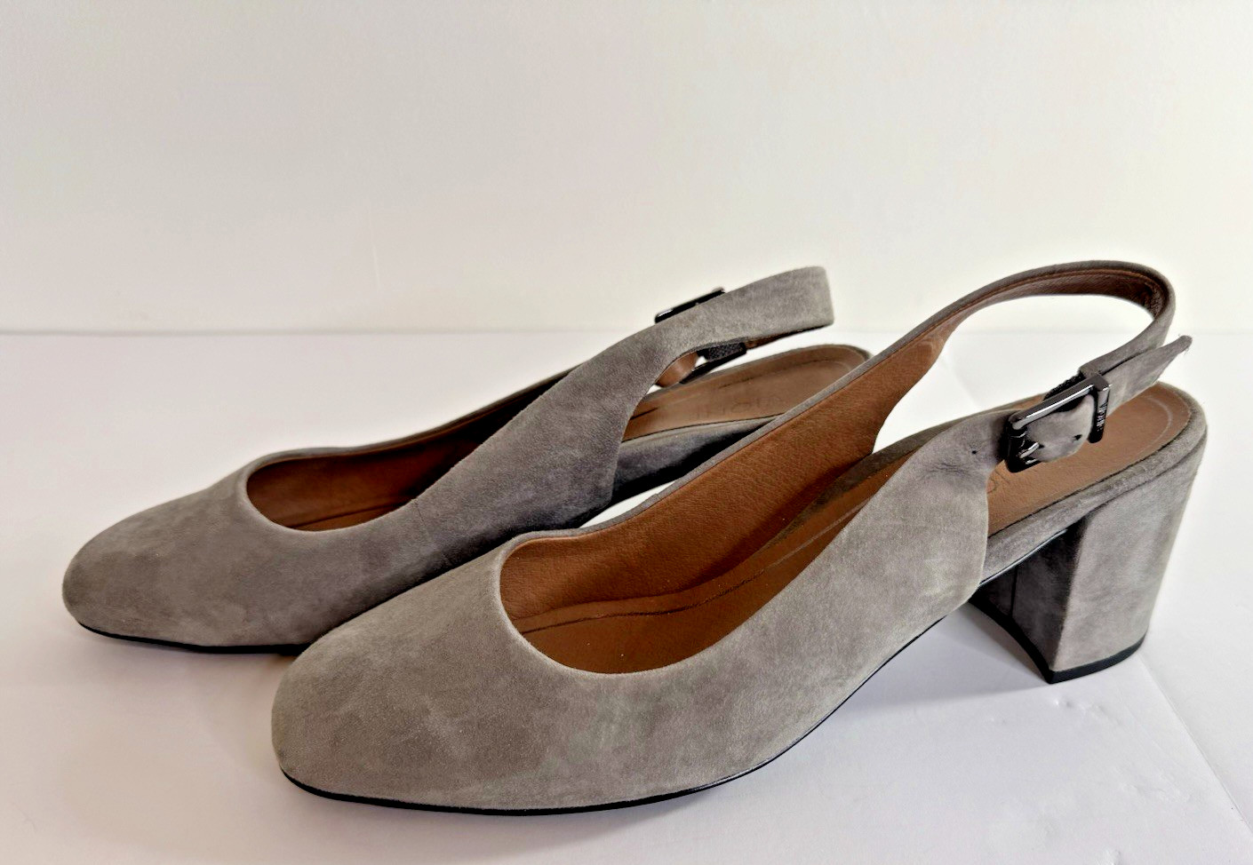 Vionic Nareen Backstrap Block Heels Light Gray Su… - image 1