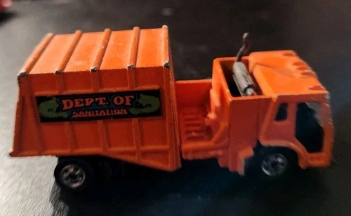 HOT WHEELS Vintage 1982 Orange Trash Truck Sanitation Department Truck