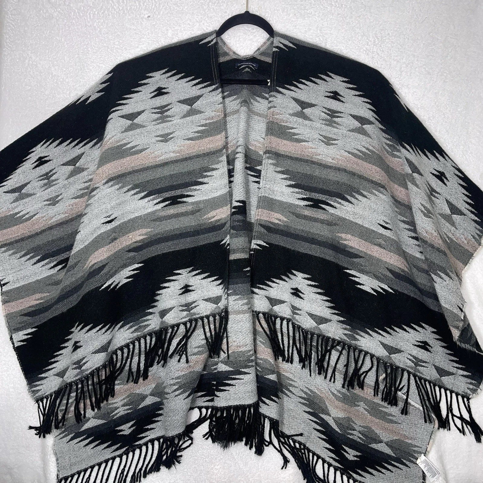American Eagle Soutwestern Print Serape Poncho Wrap Grey Pink One Size