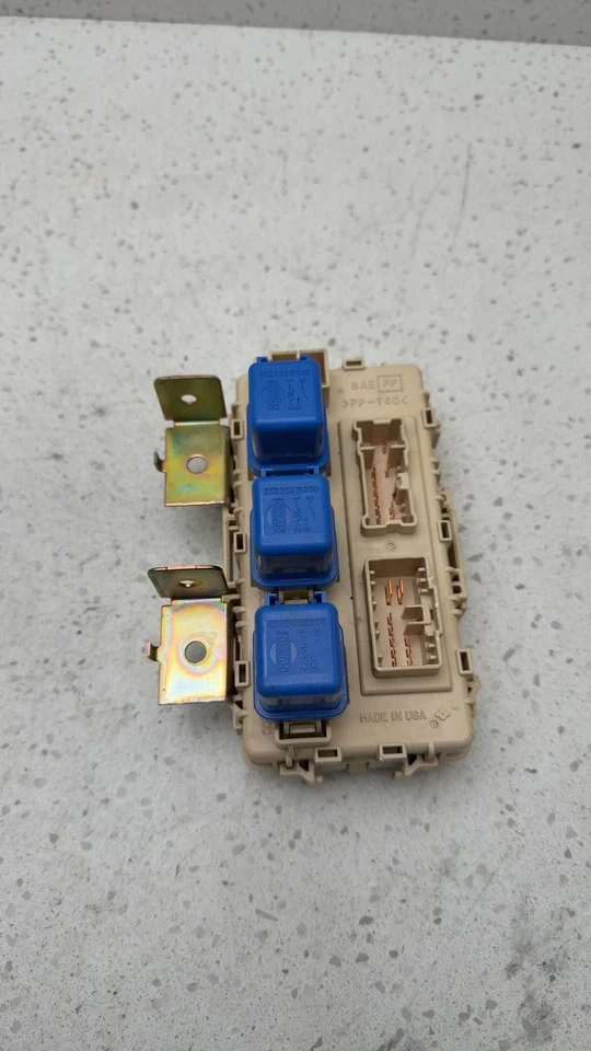 Nissan XTERRA 2003 cabina caja de fusibles Nissan Foto 4 de 4