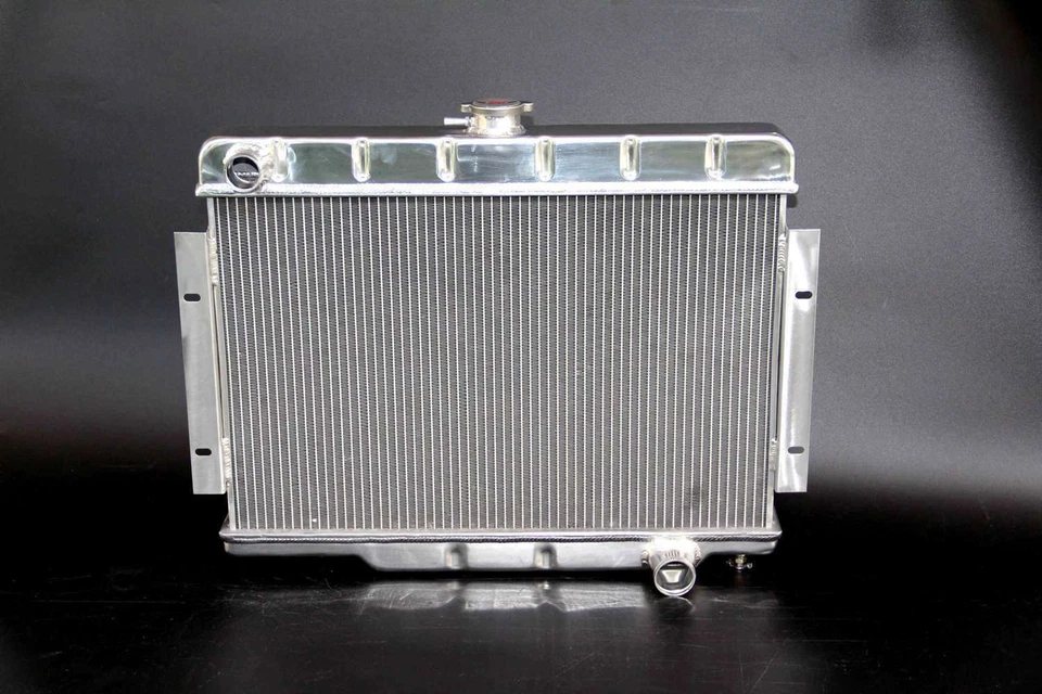 Radiador de aluminio KKS 3 filas para Jeep CJ CJ5 CJ6 CJ7 72-86 Scrambler 3.8 4.2 5.0 Foto 3 de 4