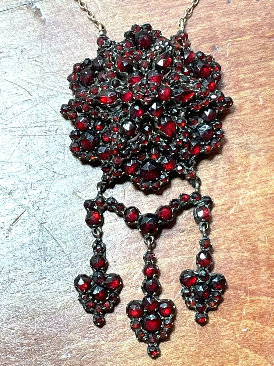 Victorian Gilt Bohemian Garnet Necklace – Classic Facets