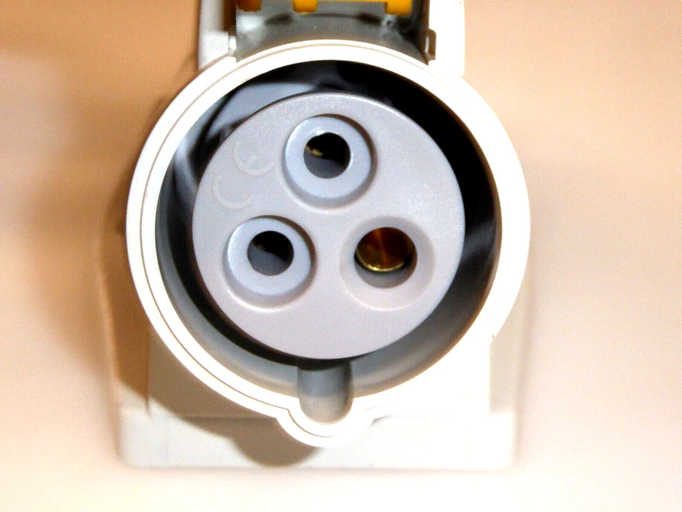 5 x Scame 16 Amp 3 Pin 2P+E 110V AC Yellow 16A Socket Wall Surface Mount IP44 - Image 4 of 4